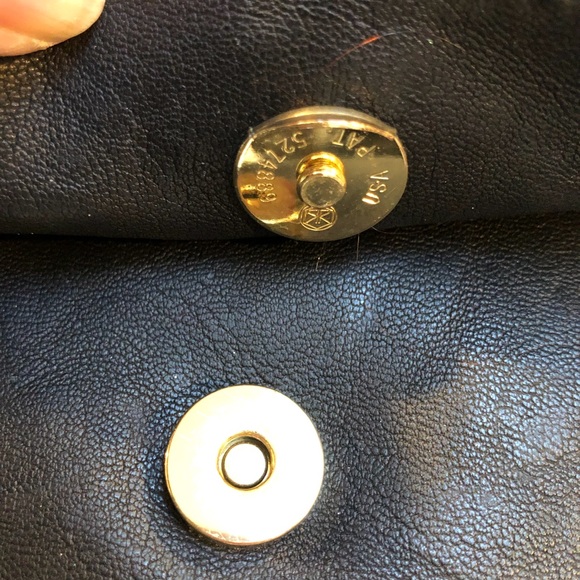 Guess women’s Shoulder Bag.  black.  Gold studs  Chain Strap - Picture 7 of 12